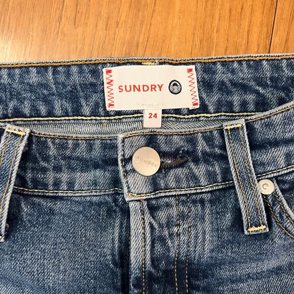 Sundry Jeans Size 24 Embroidered Hearts Seville Wash Button Fly Mid Rise Tapered - Picture 5 of 11